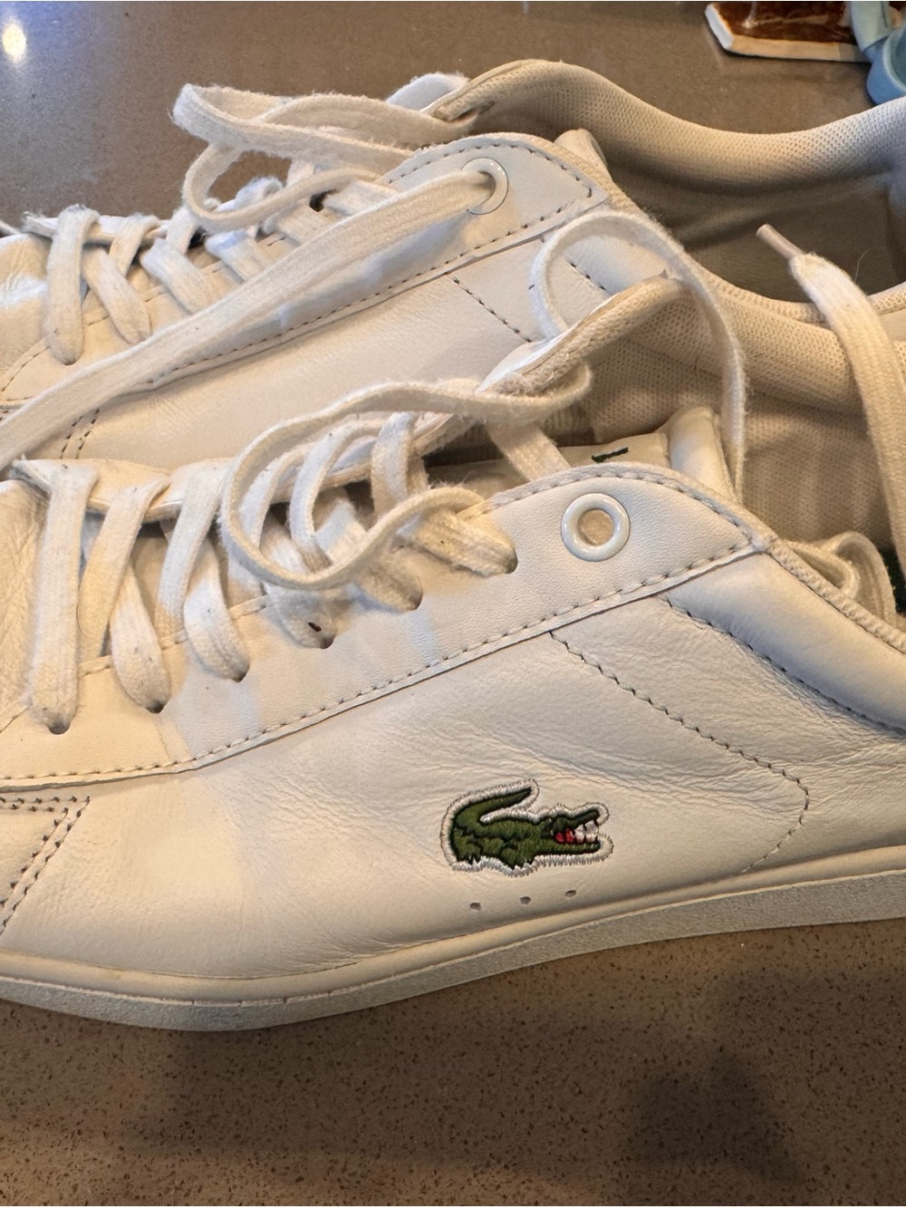 Lacoste women or men White Leather Sneakers (9.5 or 7.5 mens) great condition